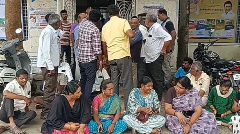 VLR Public dharna