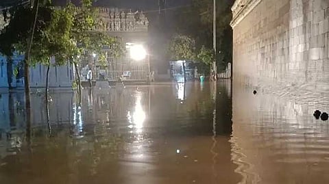 CHN TVT Temple rain