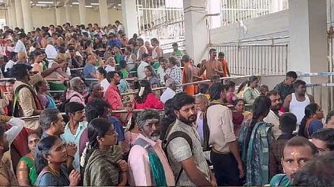 TUT Temple crowd