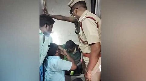 புழுதிவாக்கம் லிப்ட் பிரச்சனை