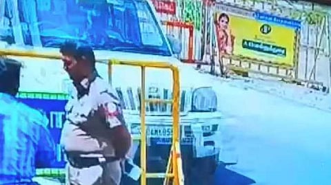 கீழே விழுந்த காவலர்