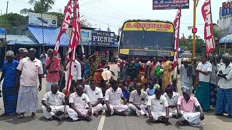 சாலைமறியல் போராட்டம்
