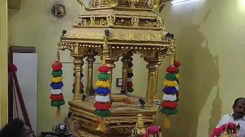 மூடி வைக்கப்பட்ட தங்கத்தேர்