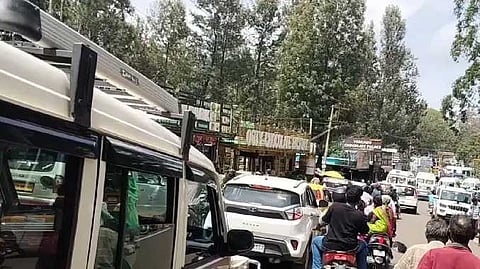 அதிகரிக்கும் கூட்டம்