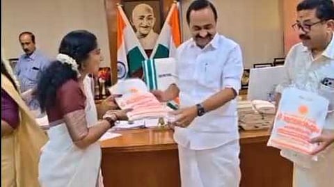 ஊழியர்களுக்கு உதவிகளை செய்து வாழ்த்து