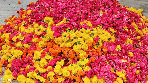 தோவாளை மலர் சந்தையில் விடிய விடிய விற்பனை
