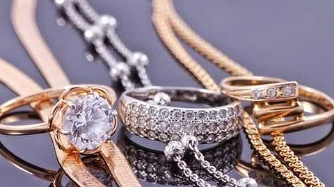 ஒரு சவரன் ஆபரணத் தங்கத்தின் விலை ரூ.560 சரிவு