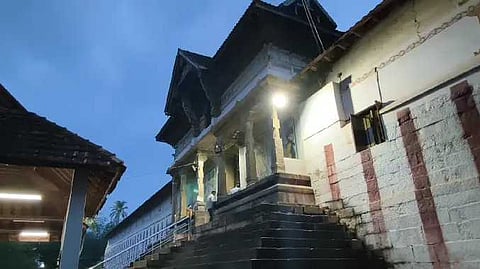 ஓணவில் சமர்ப்பிக்கும் நிகழ்வு