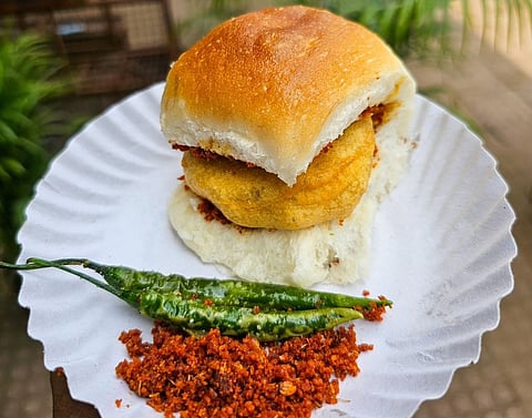 best vada pav places in Mumbai