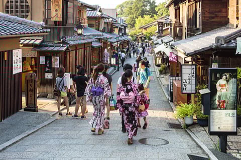 Kyoto bans tourist access to private alleys