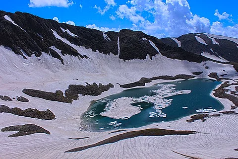 Alpather Lake starts to melt in April
