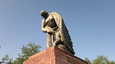 monuments dedicated to mothers