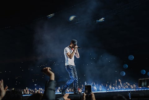 Enrique Iglesias singing live in Mumbai on his farewell world tour 2025