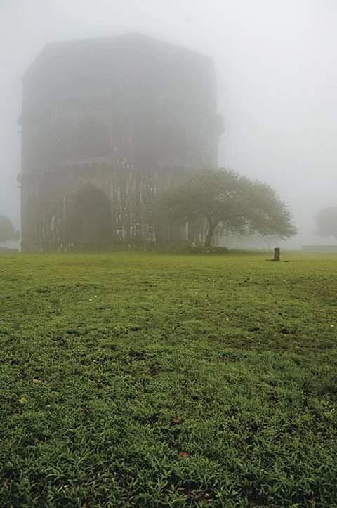 The picturesquely set tomb of Salabat Khan, Ahmednagar