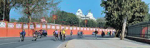 Cycling down from Red Fort towards Jama Masjid, with the Jain Temple in the background