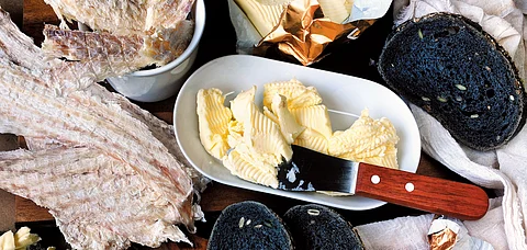 Hardfiskur served with charcoal bread and butter