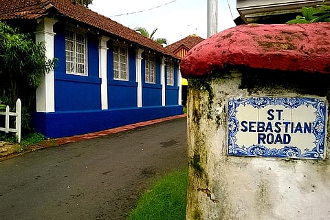 The Portuguese influence immediately asserts itself in the neatly arranged red Mangalore tiles on the roofs and the oh-so pretty blue and white Azulejo tiles at Fontainhas