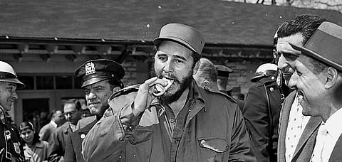 Fidel Castro eating hot dog