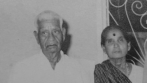 നെന്മാറ സ്വാമിയും ഭാര്യയും