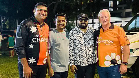 ഓസ്ട്രേലിയയിലെ നോർത്തേൺ ടെറിട്ടറിയിലെ മന്ത്രിമാരായ ജിൻസൺ ചാൾസ്, സ്റ്റീവ് എഡിങ്ടൺ, സുഹൃത്ത് റോബർട്ട് കുര്യാക്കോസ് എന്നിവർക്കൊപ്പം വൈശാഖ് ഗ്ലെന്റി ഫെസ്റ്റിവൽ വേദിയിൽ