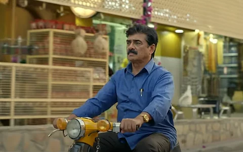 'വള'യിലെ ഗാനരംഗത്തിൽ വിജയരാഘവൻ