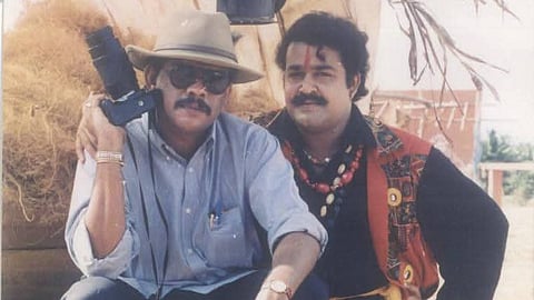 പ്രിയദർശനും മോഹൻലാലും 'തേന്മാവിൻ കൊമ്പത്തി'ന്റെ സെറ്റിൽ