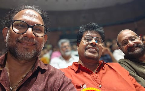 സംഗീതസംവിധായകൻ ഔസേപ്പച്ചൻ,ഗാനരചയിതാക്കളായ ഷിബു ചക്രവർത്തി,മധുവാസുദേവൻ എന്നിവർ ചക്കരമാവിൻ ചുവട്ടിൽ പരിപാടിക്കിടെ