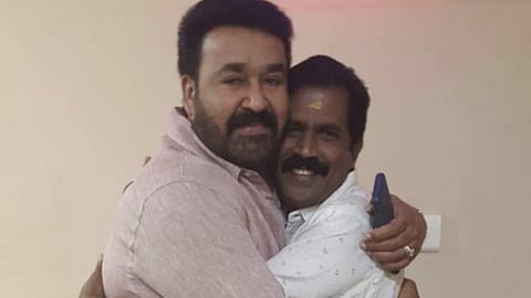 മോഹൻലാൽ പ്രൊഡക്ഷൻ കൺട്രോളർ സിദ്ധു പനയ്ക്കലിനൊപ്പം