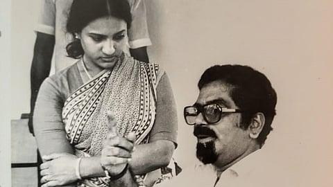 സംവിധായകൻ കെ.ജി.ജോർജും സീമയും മറ്റൊരാളിന്റ സെറ്റിൽ