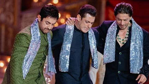 ആമിർ ഖാൻ,സൽമാൻ ഖാൻ,ഷാരൂഖ് ഖാൻ എന്നിവർ ഒരുമിച്ച് വേദിയിൽ ചുവടുവച്ചപ്പോൾ