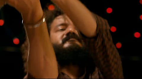 ശ്രീനാഥ് ഭാസി  ‘പൊങ്കാല’യിലെ ഫൈറ്റ് മൊണ്ടാഷ് ഗാനത്തിൽ