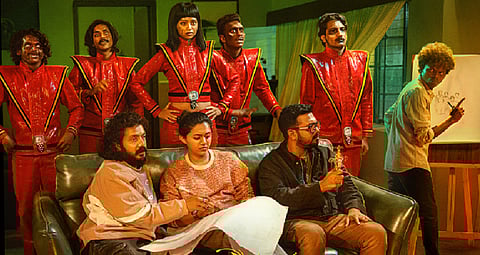 കറക്കത്തിലെ 'യക്ഷിയേ ചിരി' ഗാനത്തിന്റെ പോസ്റ്ററിൽ നിന്ന്