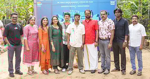 'ഇറ്റ്സ് എ മെഡിക്കൽ മിറക്കിൾ' പൂജാ ചടങ്ങിൽ സംഗീത് പ്രതാപ്,അഖിലഭാർഗവൻ,നിലീൻ സാന്ദ്ര,ശ്രീലക്ഷ്മി,ശ്യാമിൻ ഗിരീഷ് തുടങ്ങിയവർ