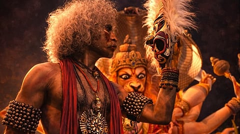 'വവ്വാലി'ൽ മകരന്ദ് ദേശ്പാണ്ഡെയുടെ ക്യാരക്ടർ പോസ്റ്ററിൽ നിന്ന്