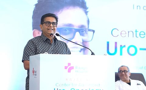 ആലുവ രാജഗിരി സെന്റർ ഫോർ അഡ്വാൻസ്ഡ് യൂറോ ഓങ്കോളജി സെന്റർ ഉദ്ഘാടനച്ചടങ്ങിൽ ജീത്തു ജോസഫ് സംസാരിക്കുന്നു