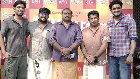 മിഡിൽക്ലാസ് മാത്തുക്കുട്ടിയിലെ നായകന്മാരായ അരുൺപ്രദീപ്,സുബിൻ ടാർസൻ,നിർമാതാവ്,ഹരി ഭാസ്കരൻ,എക്സിക്യൂട്ടീവ് പ്രൊഡ്യൂസർ ദിനേശ് ടി.സി,സംവിധായകൻ മിഥുൻജ്യോതി എന്നിവർ