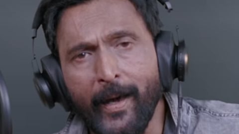 ബാബു ആന്റണി ഗാനം ആലപിക്കുന്ന വീഡിയോയിൽ നിന്ന്