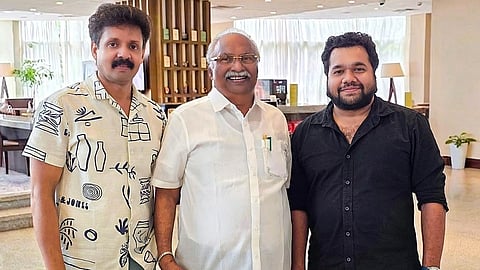 കൃഷ്ണദാസ് മുരളി ഗോകുലം ഗോപാലനും കൃഷ്ണമൂർത്തിക്കുമൊപ്പം