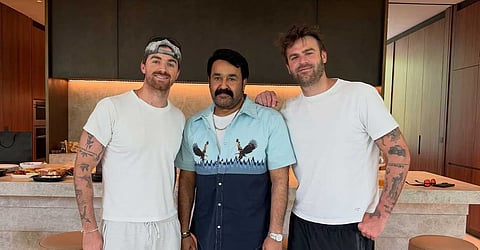 മോഹൻലാലിനൊപ്പം ചെയ്ൻസ്മോക്കേഴ്സ്