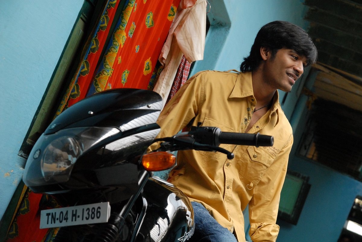 ധനുഷ് 'പൊള്ളാതവനി'ൽ