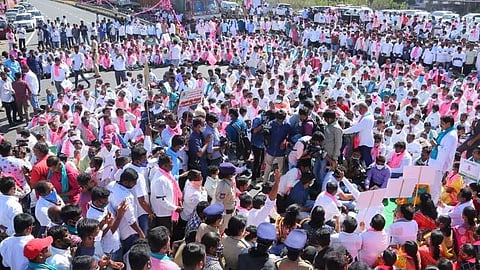 তেলেঙ্গানার টেকরিয়ালে বনধের সমর্থনে অবরোধ