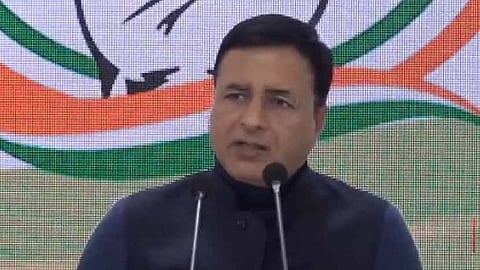 সাংবাদিক সম্মেলনে কংগ্রেস মুখপাত্র রণদীপ সিং সুরজেওয়ালা