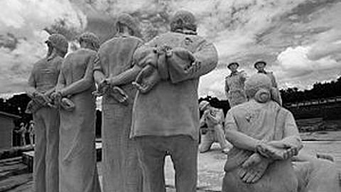 বাংলাদেশের মেহেরপুরে ১৯৭১ গণহত্যা স্মরণে ভাস্কর্য