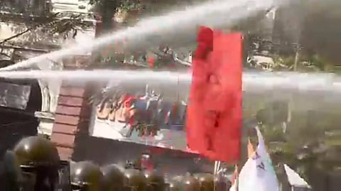 মিছিলে জলকামান ব্যবহার পুলিশের