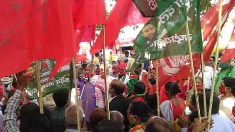 কৃষক আন্দোলনের সমর্থনে, জ্বালানির দাম বৃদ্ধির প্রতিবাদে বিহার বিধানসভা ভবন চত্বরে মহাজোটের বিক্ষোভ