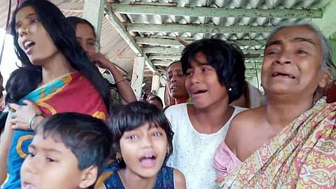 নিহত মইদুল মিদ্যার পরিবার