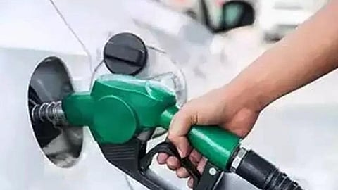 লাগাতার ৮ দিন বৃদ্ধি - পেট্রোল, ডিজেলের দামে প্রতিদিনই নতুন রেকর্ড