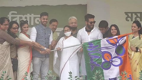 সাহাগঞ্জে তৃণমূলের সভায় দলবদল