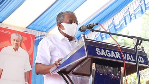 মানান্থাভাডি থেকে কেরালা যাত্রার সূচনা করছেন সিপিআই(এম) নেতা পিনারাই বিজয়ন