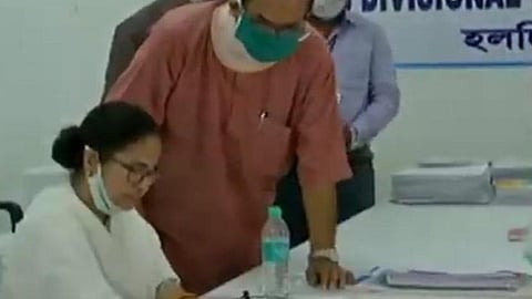নন্দীগ্রাম কেন্দ্রের জন্য মনোনয়ন জমা করছেন মমতা বন্দ্যোপাধ্যায়